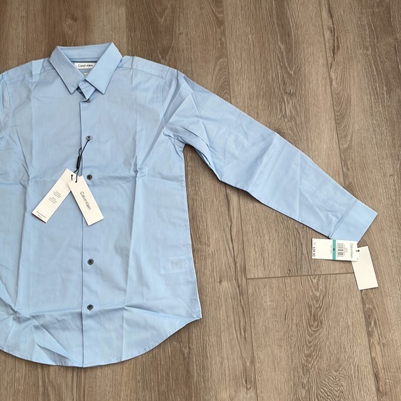 Brand new button up dress shirt for boys - Picture 2 of 6